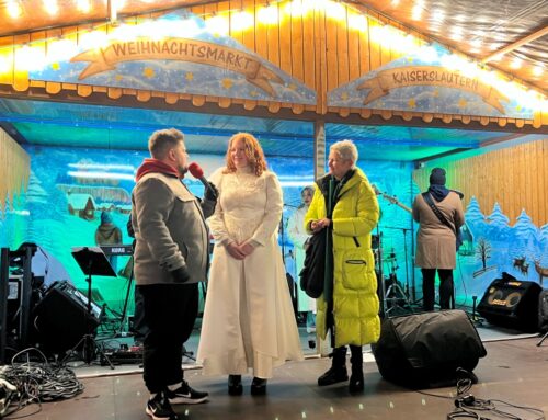 OB Beate Kimmel und Lautrer Christkind eröffnen Weihnachtsmarkt